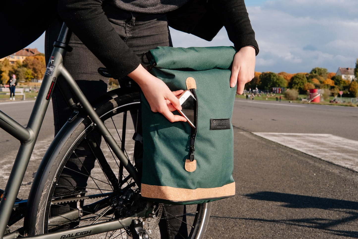 Fahrradrucksack Liz - British Green Kork | Spleen Berlin