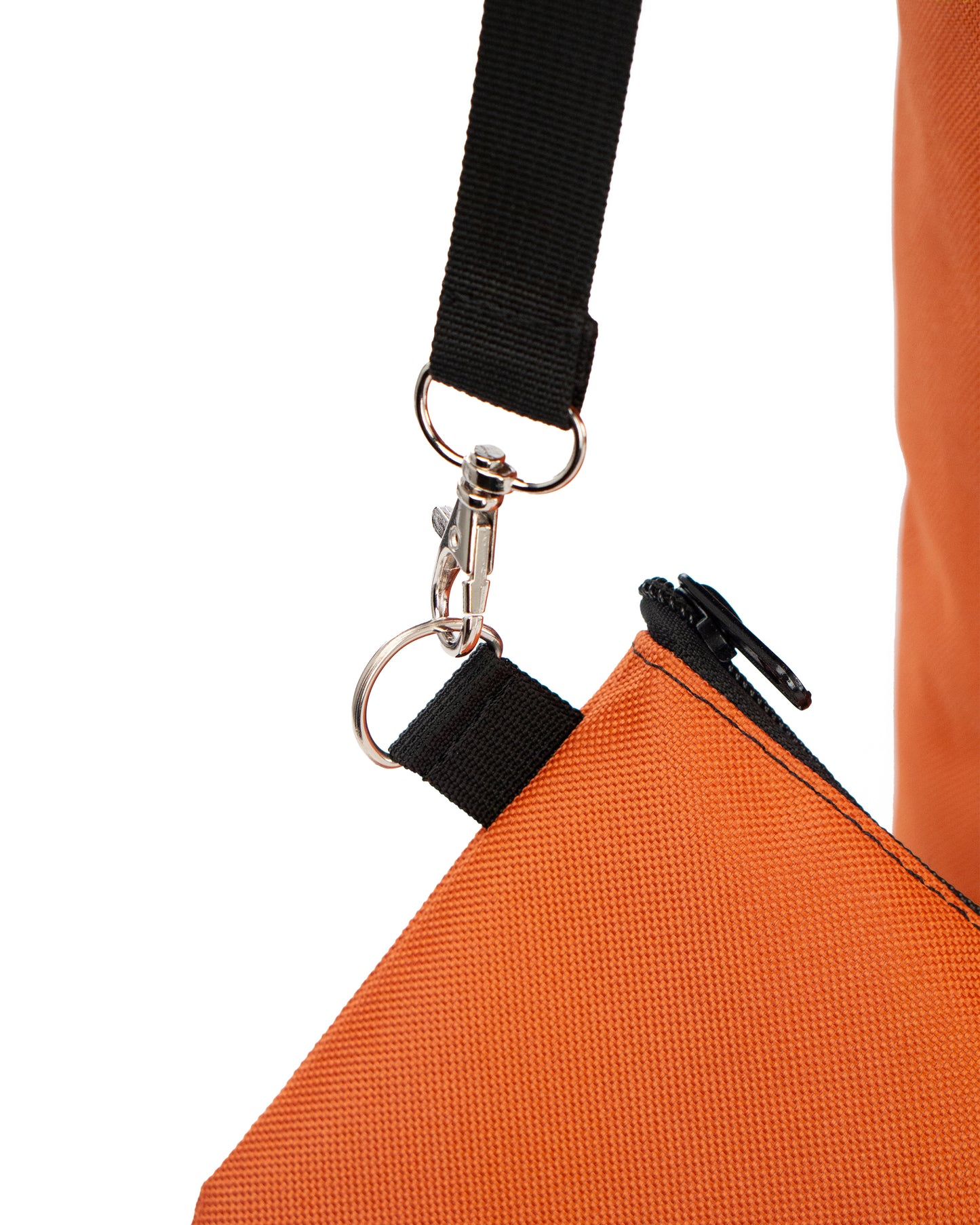 Detailaufnahme Bob Skandinavien Orange Organizer von Spleen Berlin – hochwertige Materialien und klare Linien.“