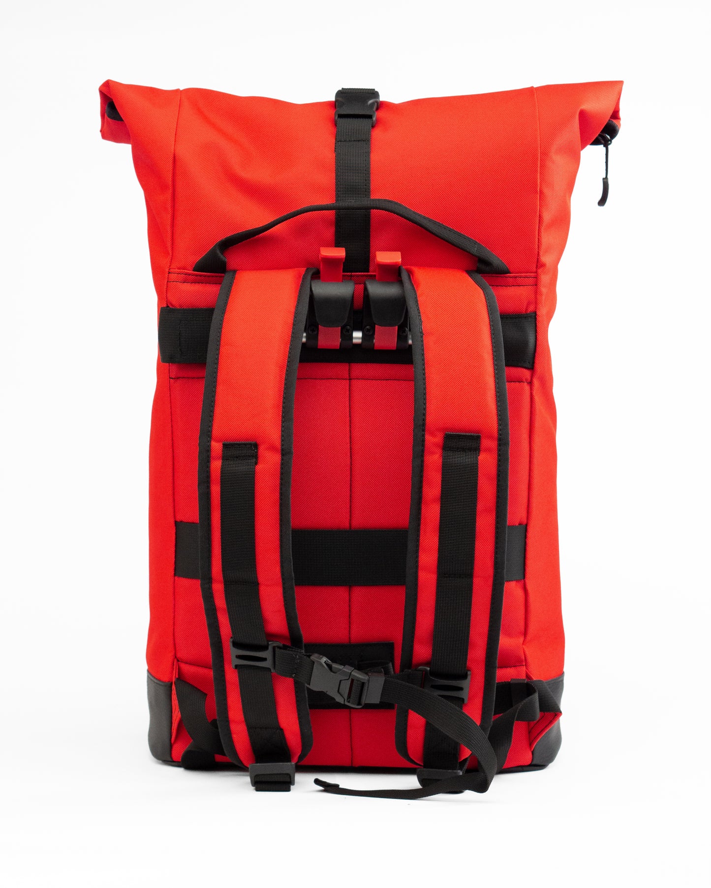 Rucksack von Spleen Berlin, Bob Red Glow – Rückseite mit gepolsterten Schultergurten und Fahrradhalterung für Gepäckträger leicht umzubauen von einer Fahrradtasche zum einem Rucksack
