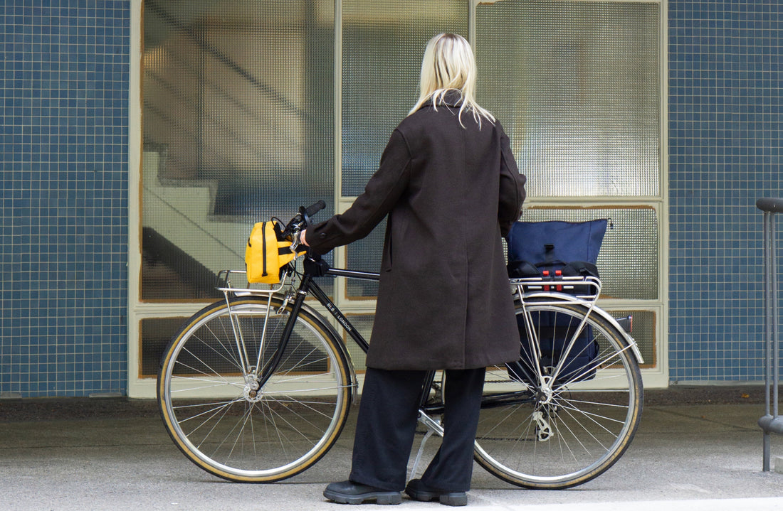 Wie du deinen Rucksack richtig am Fahrrad befestigst