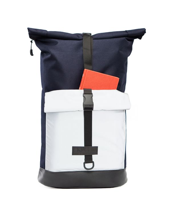 Rolltop-Rucksack Bob - Blue Glow mit praktischem Reißverschluss und Clipverschluss – flexibel erweiterbar mit aufgesetzter  Fronttasche aus reflektierendem Material.,100% vegan. ©Spleen Berlin
