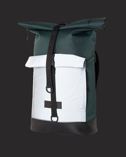 Fahrradrucksack Bob Green Glow im Alltag – urbaner, reflektierender Rucksack für Berufspendler, entwickelt in Berlin von Spleen Berlin