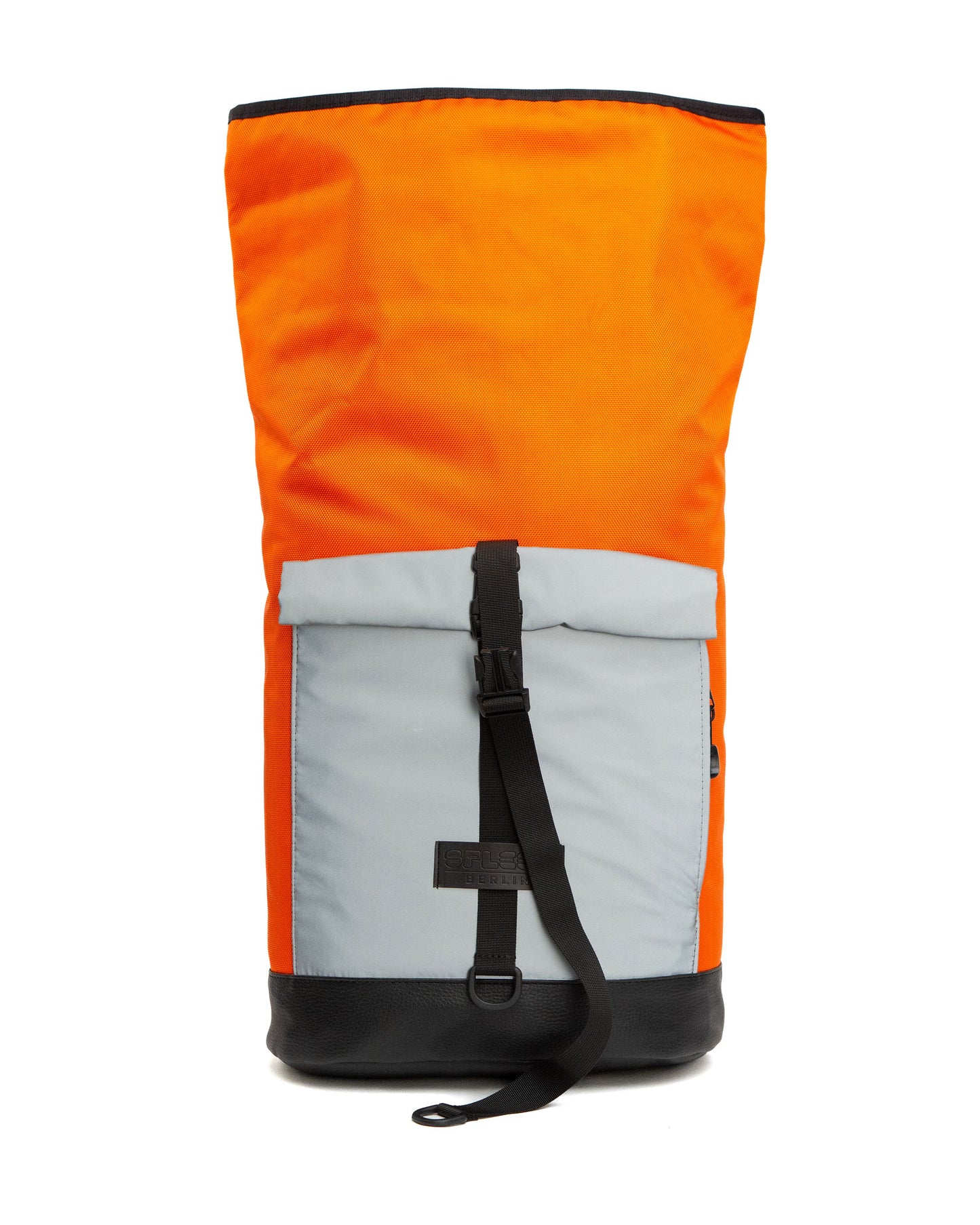  Rucksack Bob Orange Glow von Spleen Berlin hoch ausgerollt zeigt das volle Volumen von 30l. © Spleen Berlin