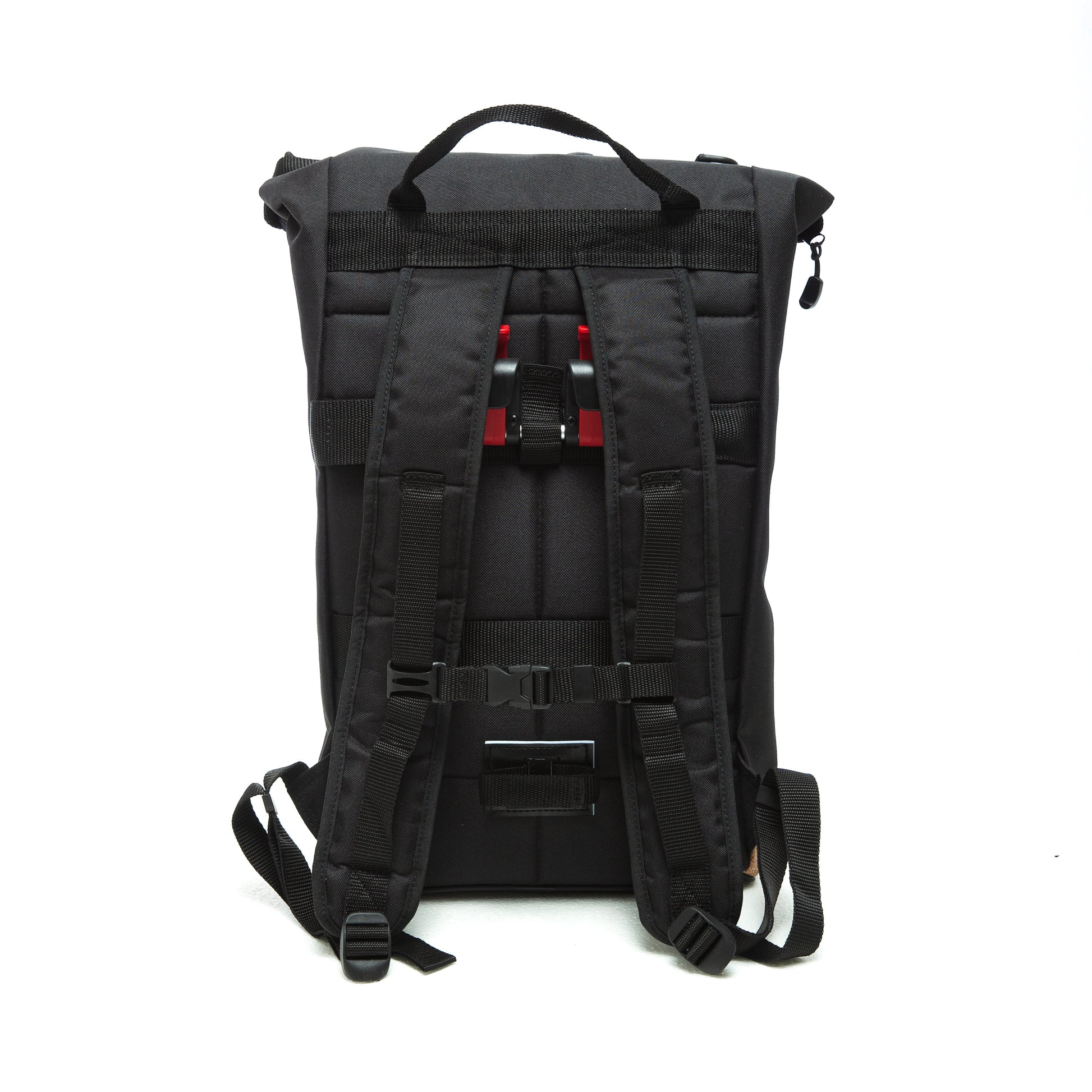 Rucksack-Funktion der Fahrradtasche  – bequem tragbar, optimal für Uni und Büro Spleen Berlin Liz Black – nachhaltige 2-in-1 Fahrradtasche und Rucksack mit elegantem, minimalistischen Look.