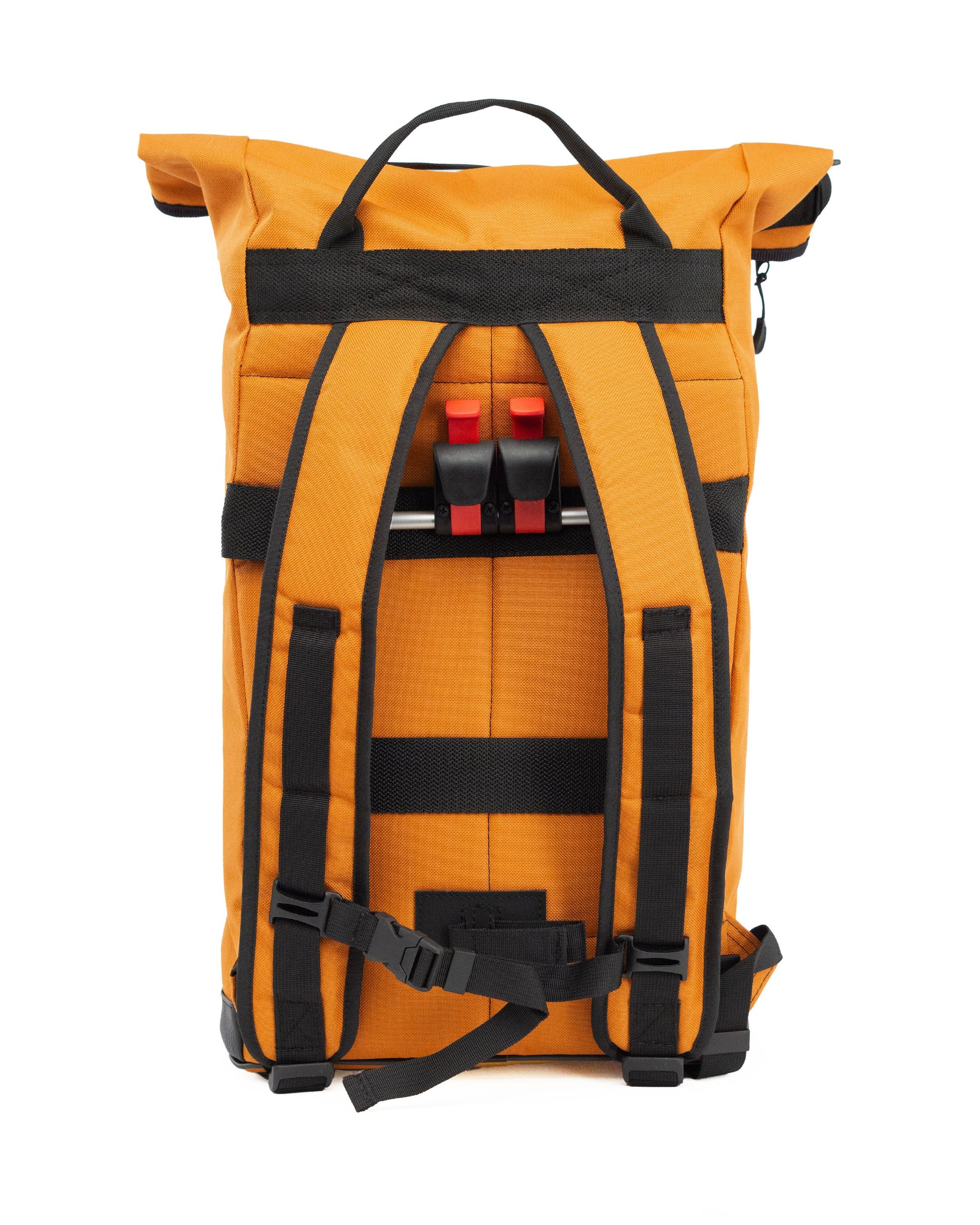  Rucksack Liz Curry 2 in 1, mit abnehmbarer Fahrradhalterung schnell und sicher am Gepäckträger zu befestigen.   © Spleen Berlin
