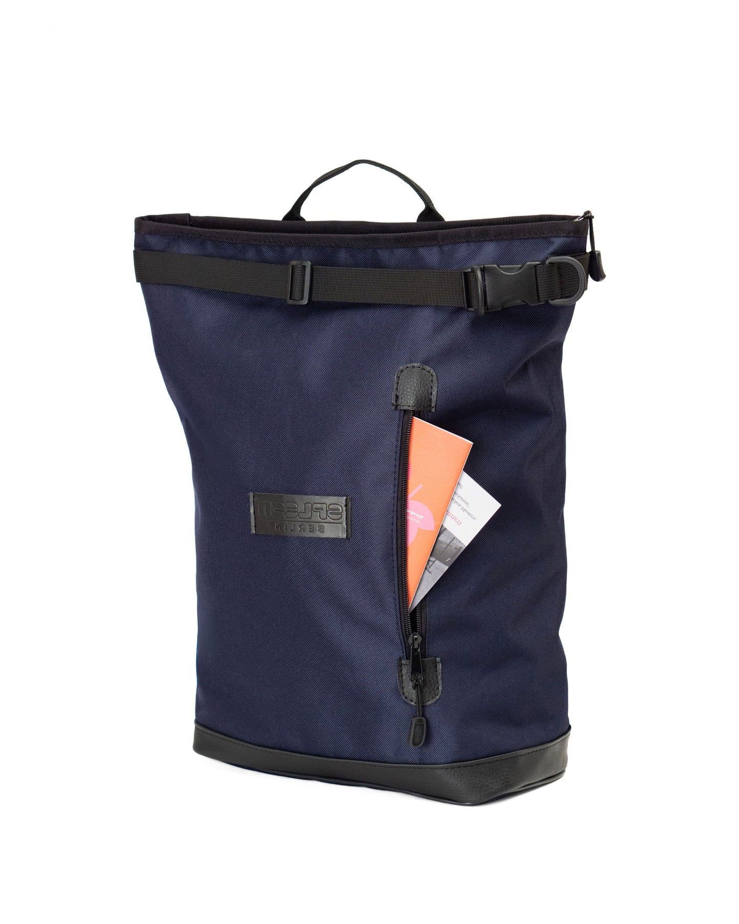 Wasserabweisender Fahrradrucksack unisex – Liz Small Blue von Spleen Berlin. Mit vorderer Reissverschlusstasche für Handy und andere Kleinigkeiten. 
© Spleen Berlin