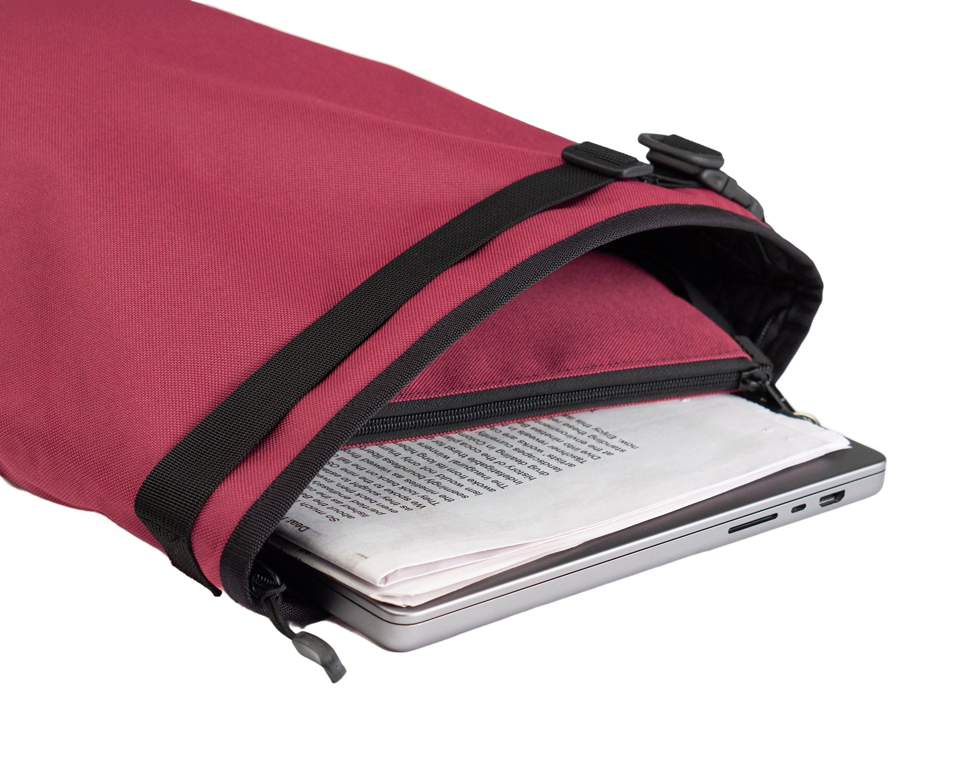Innenansicht Liz Small Bordeaux von Spleen Berlin - gepolstertes Laptopfach und praktischer Karabiner für Schlüssel oder Kleinteile in jeder Fahrradtasche