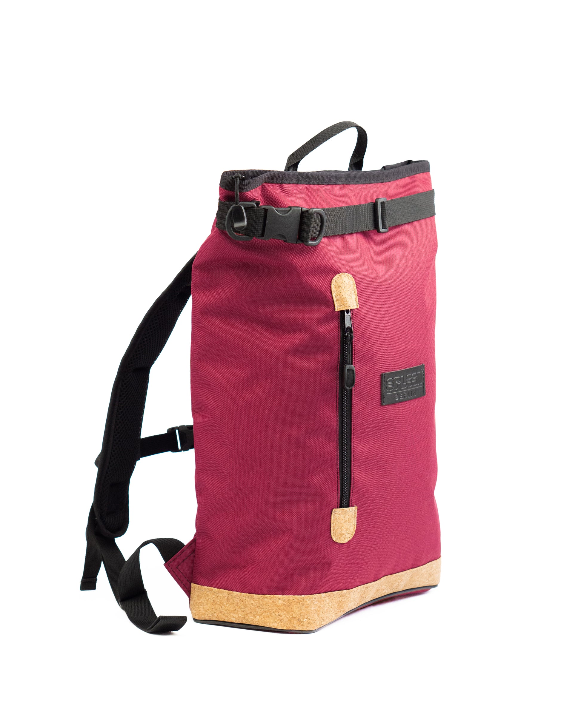 Seitliche Ansicht Liz Small Bordeaux – kompaktes, urbanes Design in veganem, wasserabweisendem Cordura. Fahrradrucksack und Rucksack in einem von Spleen Berlin