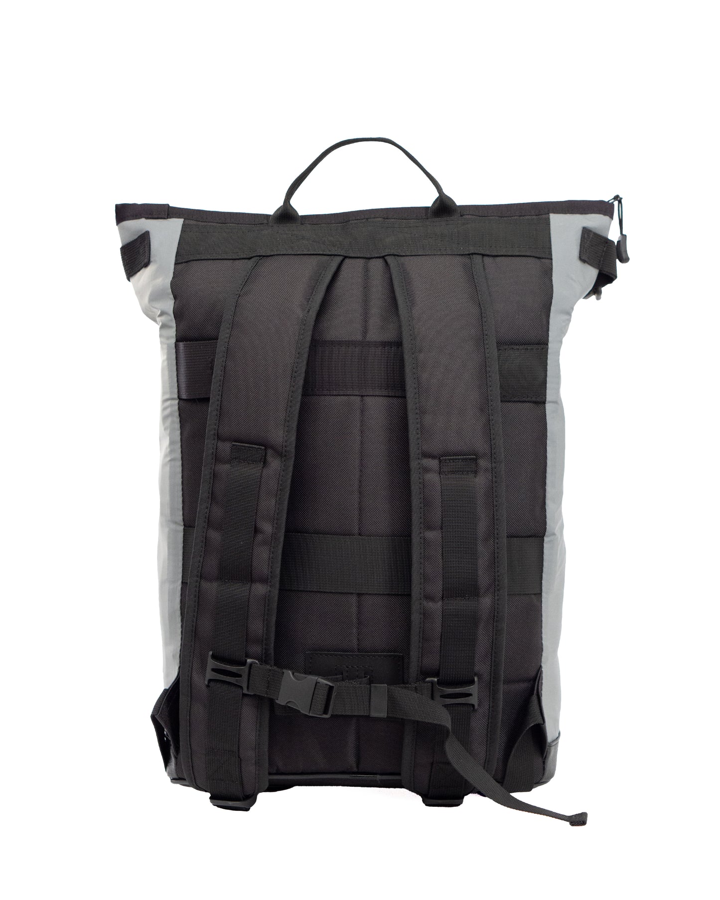 Rückenansicht des urbanen Fahrradrucksacks mit gepolsterten Trägern,r eflektierenden Elementen für mehr Sicherheit und integrierter Fahrradhalterung. ©Spleen Berlin