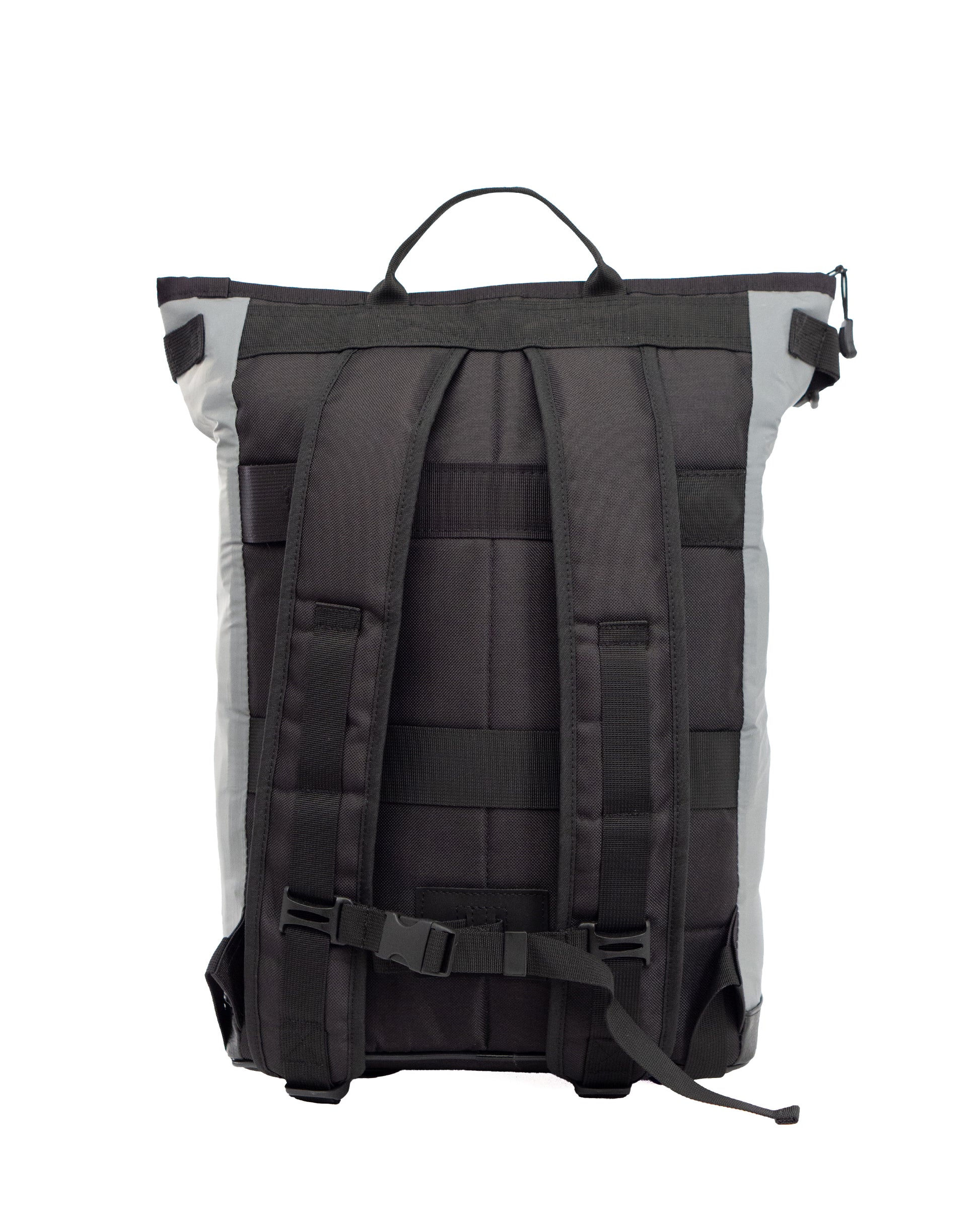 Rückenansicht des urbanen Fahrradrucksacks mit gepolsterten Trägern,r eflektierenden Elementen für mehr Sicherheit und integrierter Fahrradhalterung. ©Spleen Berlin