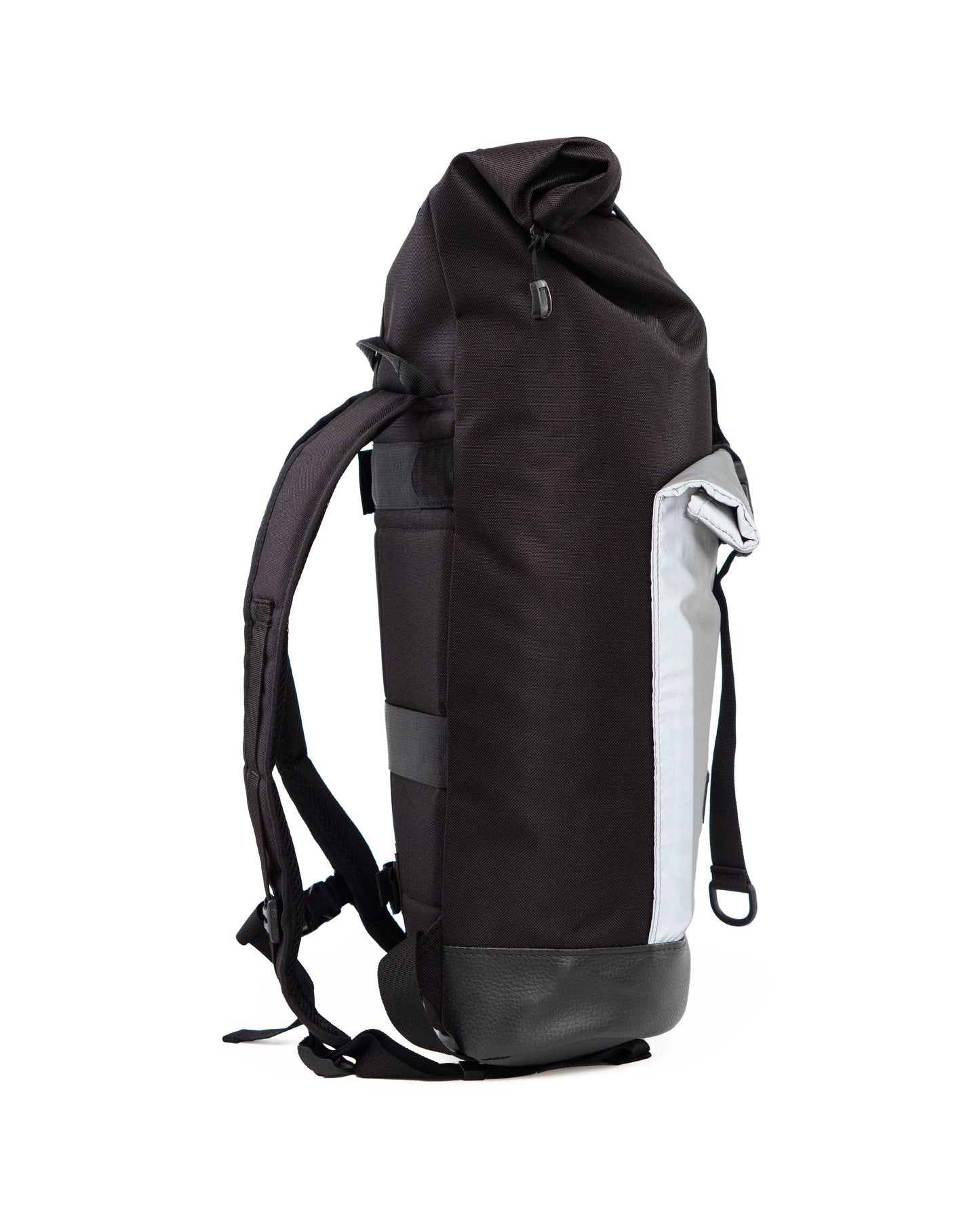 Bob Black Glow von Spleen Berlin in Seitenansicht mit ergonomisch gepolsterten, bequemen Schulterträgern für hohen Tragekomfort bei urbanen Fahrradfahrten. ©Spleen Berlin