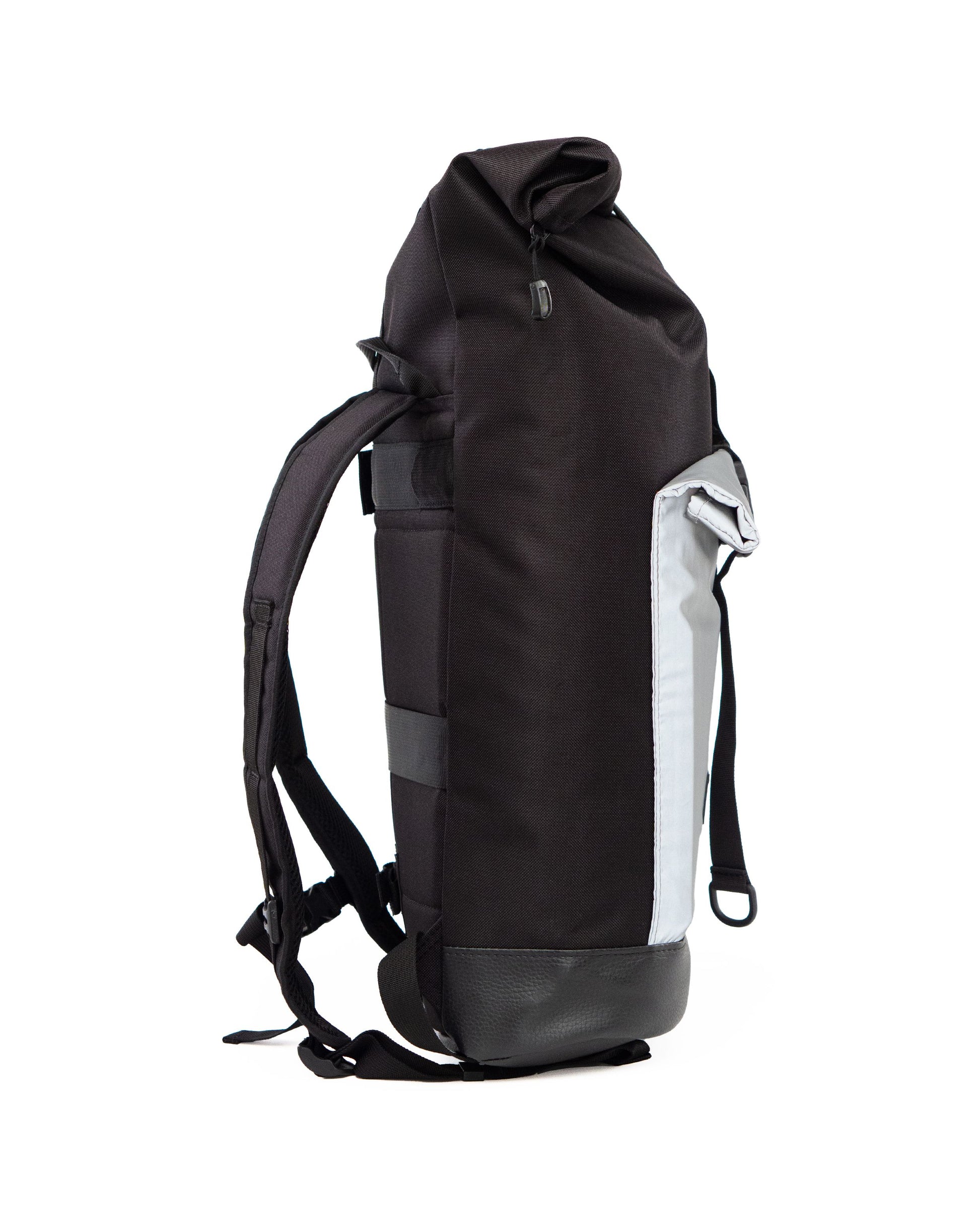 Bob Black Glow von Spleen Berlin in Seitenansicht mit ergonomisch gepolsterten, bequemen Schulterträgern für hohen Tragekomfort bei urbanen Fahrradfahrten. ©Spleen Berlin