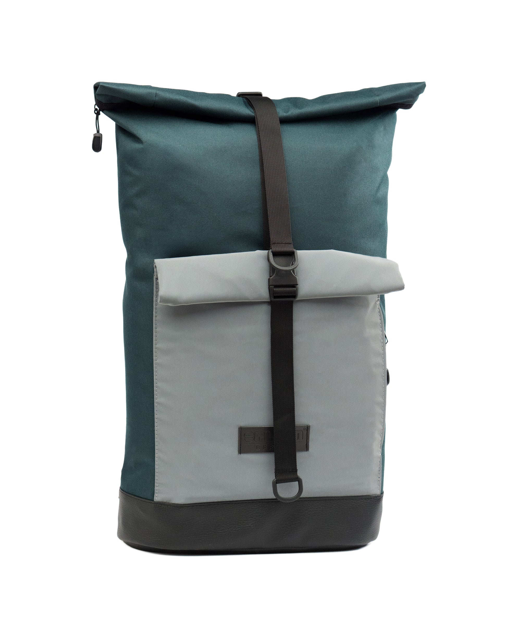 Bob Rucksack in Green Glow Vorderansicht mit Rolltop-Verschluss mit klarem, minimalistischem Design und reflektierender Fronttasche. 
© Spleen Berlin