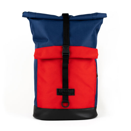 Vorderansicht Fahrradrucksack von Spleen Berlin. Vielseitiger Hybridrucksack Bob in Blau mit roter Fronttasche – ideal für Stadt, Beruf und Fahrrad.