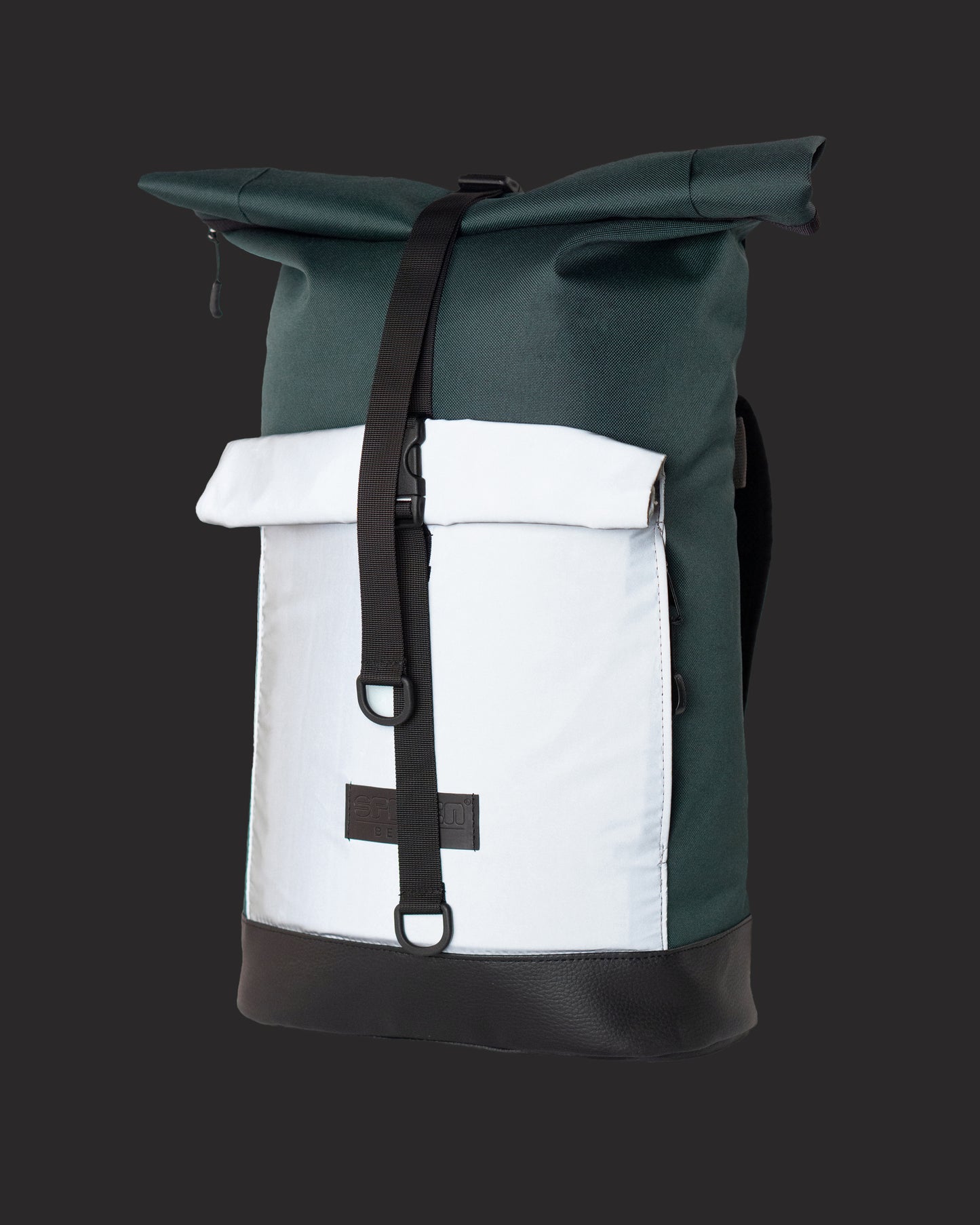 Fahrradrucksack Bob Green Glow im Alltag. Urbaner, reflektierender Rucksack für Berufspendler, entwickelt in Berlin von Spleen Berlin © Spleen Berlin