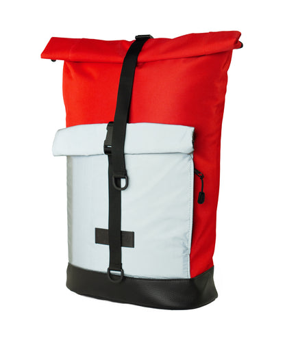 Bob Red Glow Rucksack von Spleen Berlin – Seitenansicht des reflektierenden, veganen Fahrradrucksacks mit urbanem Design leuchtet bei Dunkelheit. © Spleen Berlin