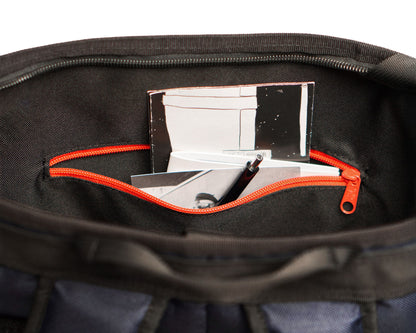 Innenfach 2 in 1 Fahrradrucksack und Rucksack Liz Small Blue und Innentasche für die perfekte Ordnung im Alltag. 
© Spleen Berlin
