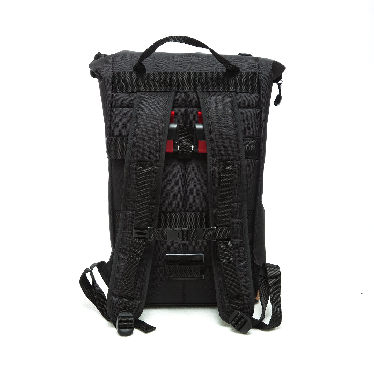 Rucksack mit Fahrradhalterung  – einfach zu montieren, optimal für Uni und Büro Spleen Berlin Liz Black – nachhaltige 2-in-1 Fahrradtasche und Rucksack mit elegantem, minimalistischen Look. © Spleen Berlin