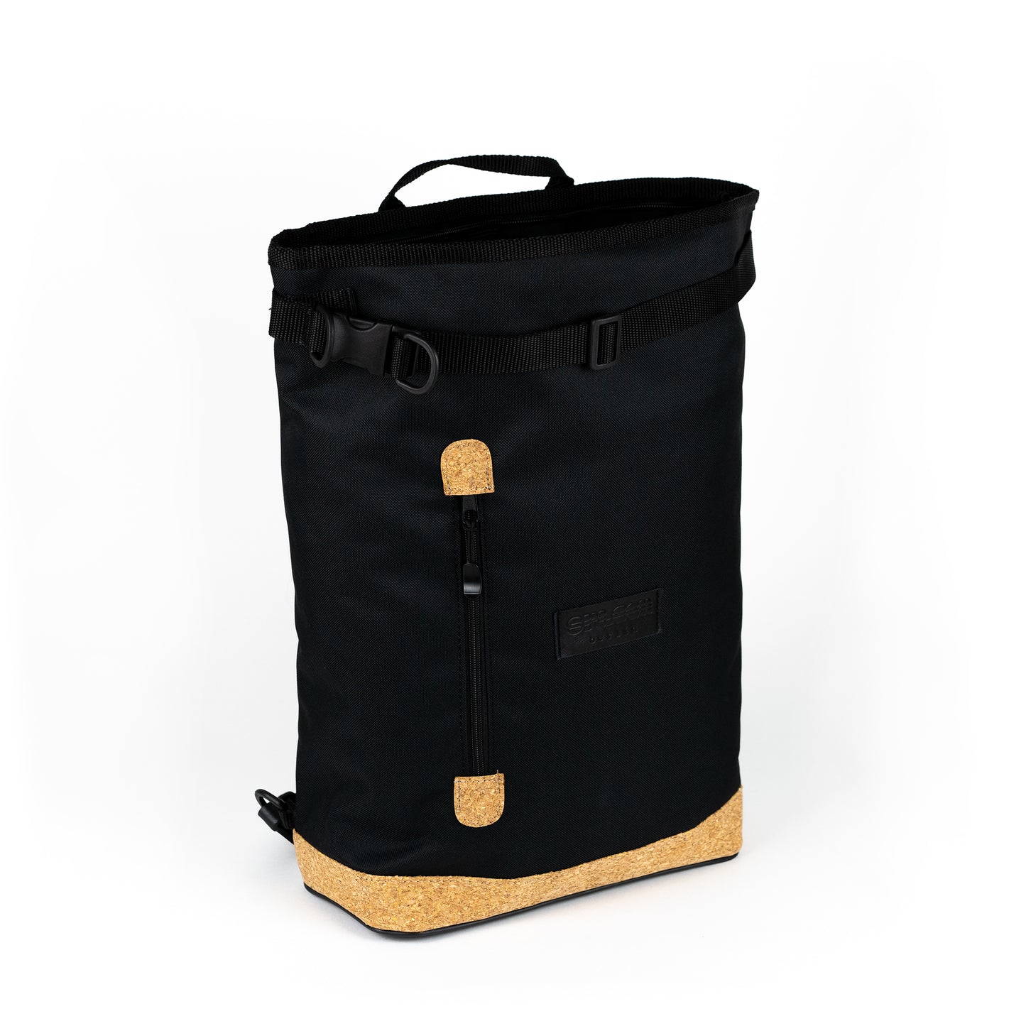 Seitenansicht des kleinen Rucksacks Liz Small Black Kork aus schwarzem nachhaltigem Cordura von Spleen Berlin.  Bequem als Rucksack genial als Fahrradtasche.