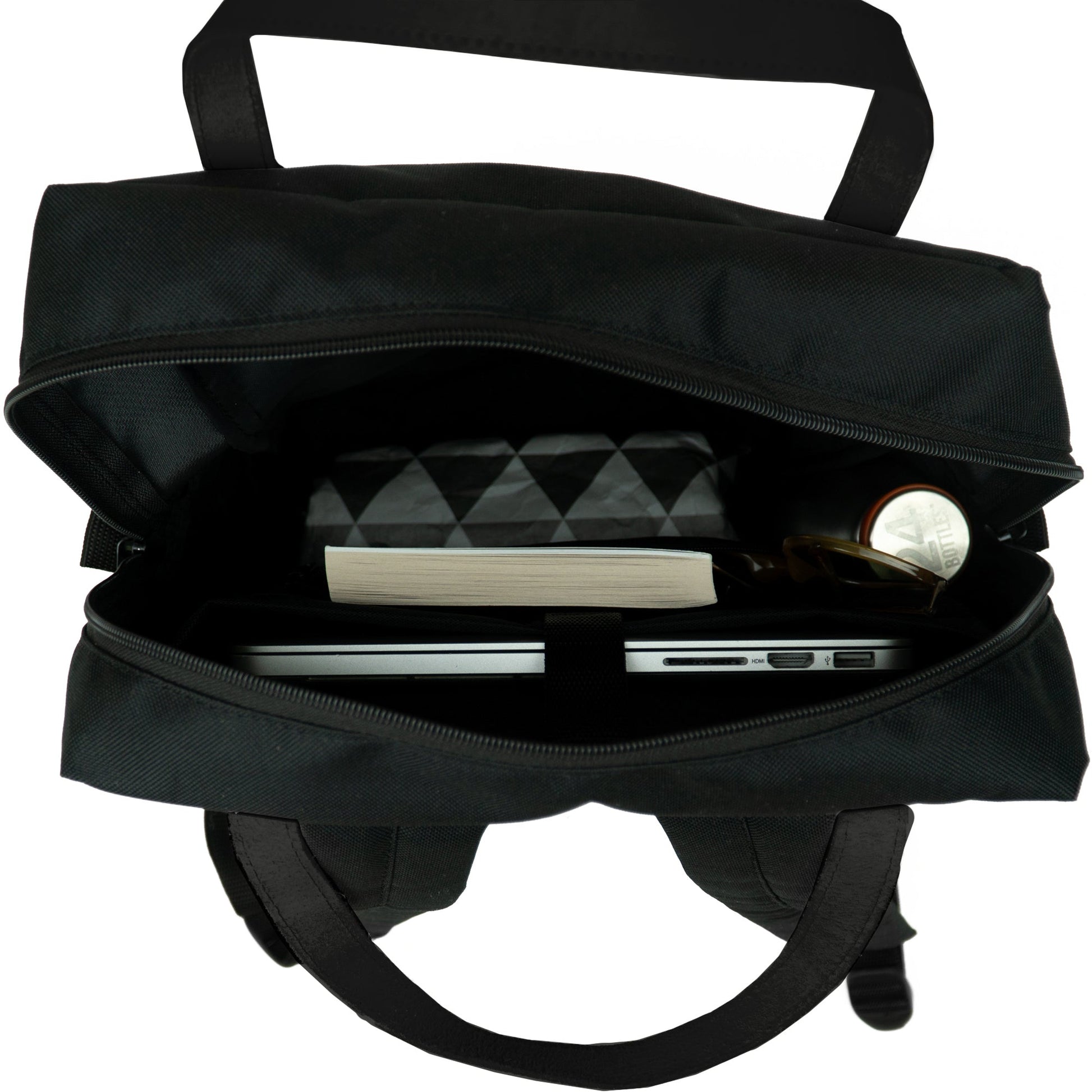 Innenansicht- Funktional und stilvoll – Lu Black Rucksack zum Pendeln mit dem Fahrrad. Fahrradrucksack mit gepolstertem Laptopfach – Lu Black für 13-15 Zoll Geräte