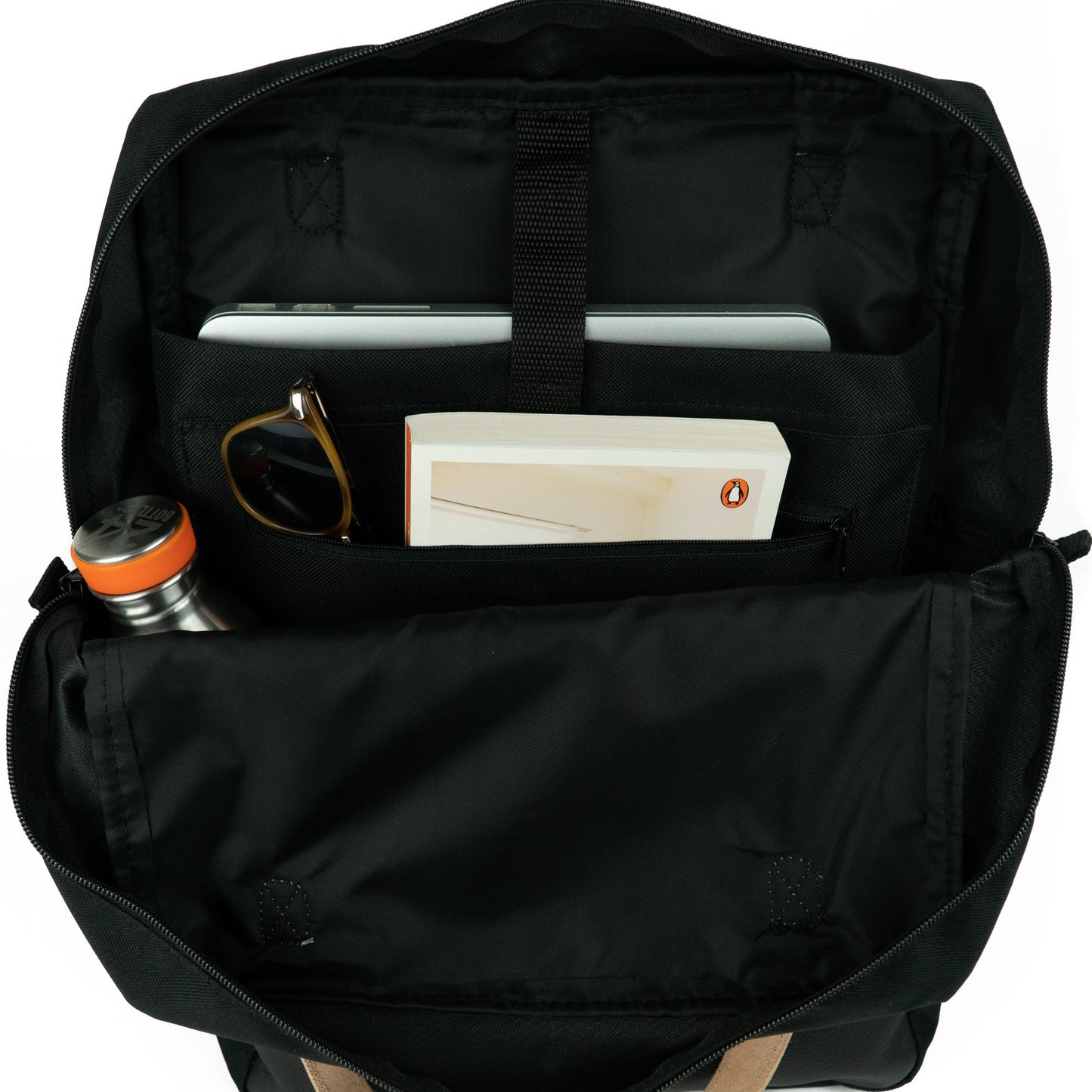 Lu Natur Rucksack mit gepolstertem Laptopfach – sicherer Transport für 13-15 Zoll Laptops. elegantes, urbanes Design für umweltbewusste Radfahrer. Recycelbarem Rucksack -Fahrradtasche -Fahrradtasche von Spleen Berlin.