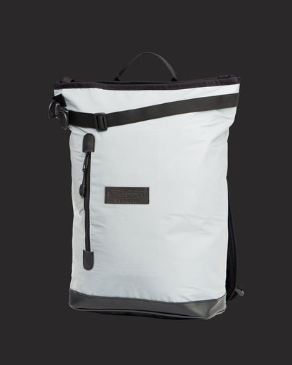 LIZ - Small Glow von Spleen Berlin reflektierender Fahrradrucksack und Fahrradtasche bei Dunkelheit ideal für Sichtbarkeit im urbanen Straßenverkehr. 