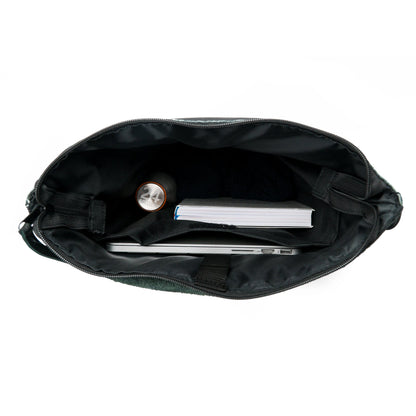 Neo - Black Innenansicht mit strukturiertem Hauptfach, praktischer Organisation und gepolstertem Laptopfach (13"/15"). Perfekt für den 
 urbanen Alltag. ©Spleen Berlin