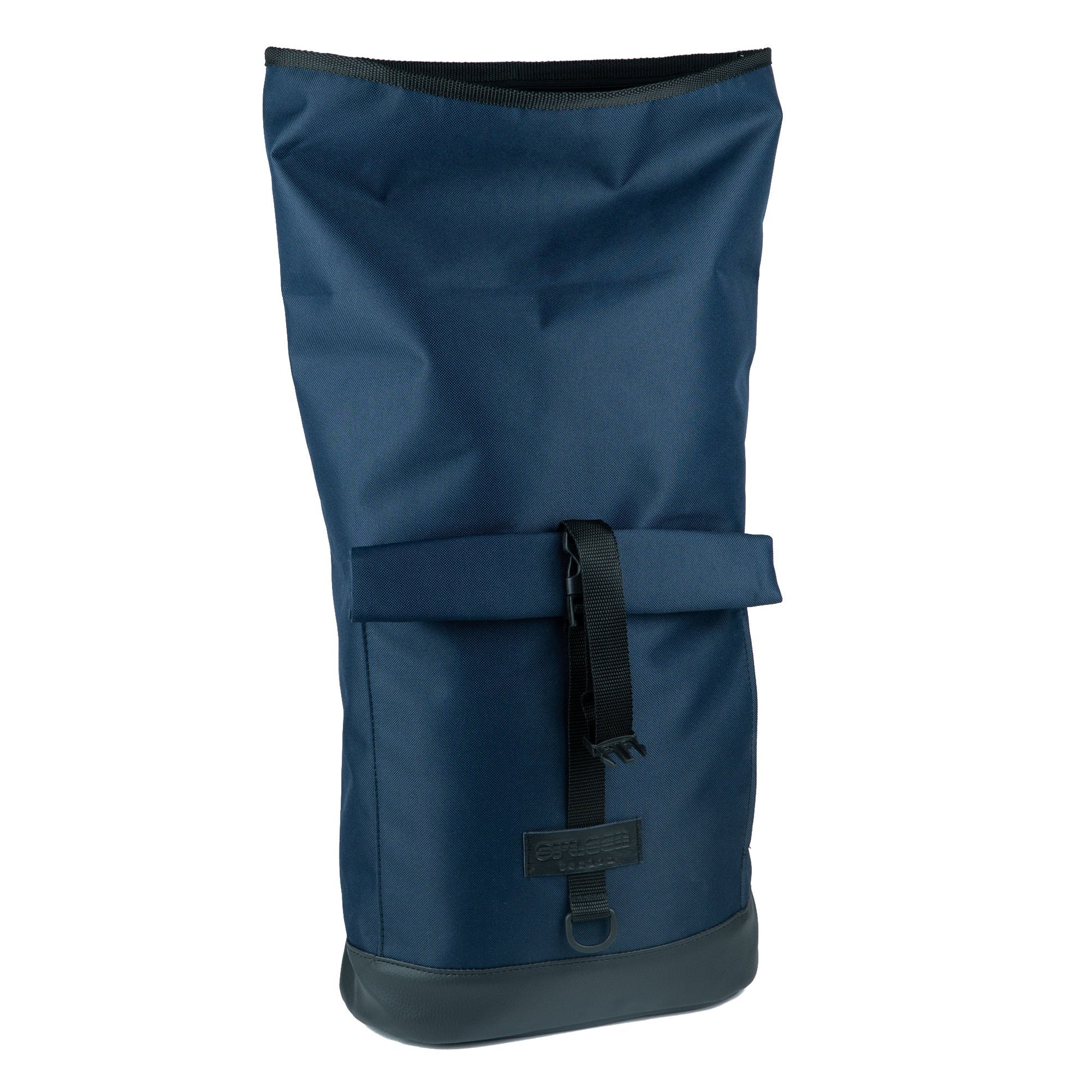 BOB Rucksack von Spleen Berlin in Dunkelblau/Marineblau mit aufgesetzter Fronttasche, vegan und recycelbar, als Fahrradtasche nutzbar. ©Spleen Berlin