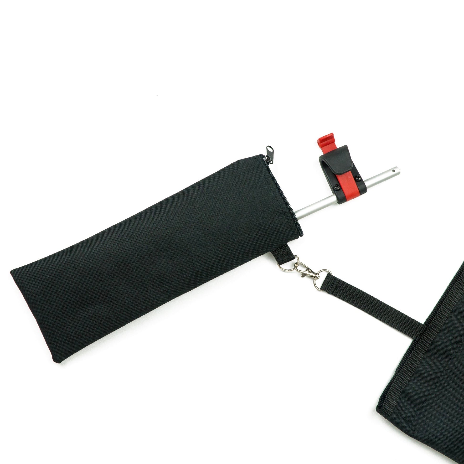 Praktisches Täschchen mit Fahrradhalter für den Rucksack Liz - Red von Spleen Berlin. Als Fahrradtasche kompatibel mit allen gängigen City-Bikes und E-Bikes.
©Spleen Berlin