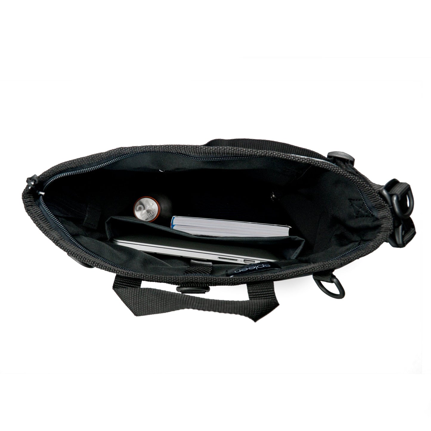 Innenansicht des Rucksacks lIz Small British Green mit gepolstertem 15 Zoll Laptopfach und Platz für eine Trinkflasche. Gut organisiert und alltagstauglich. ©Spleen Berlin
