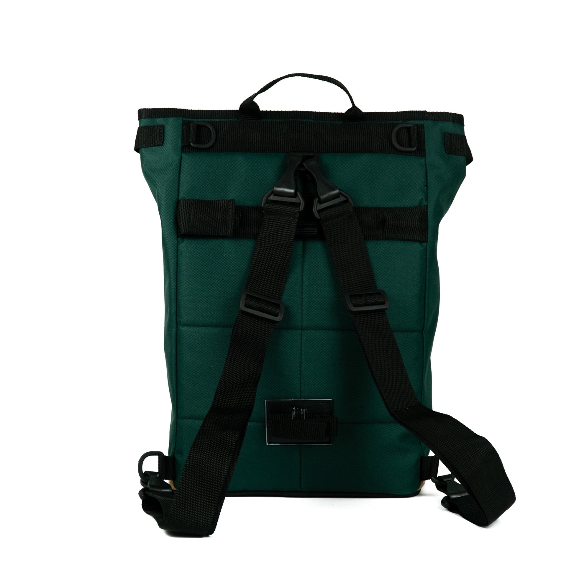 Rückenansicht des kompakten Fahrradrucksacks Liz Small in British Green schlichtes, urbanes Design mit abnehmbaren Trägern. ©Spleen Berlin
